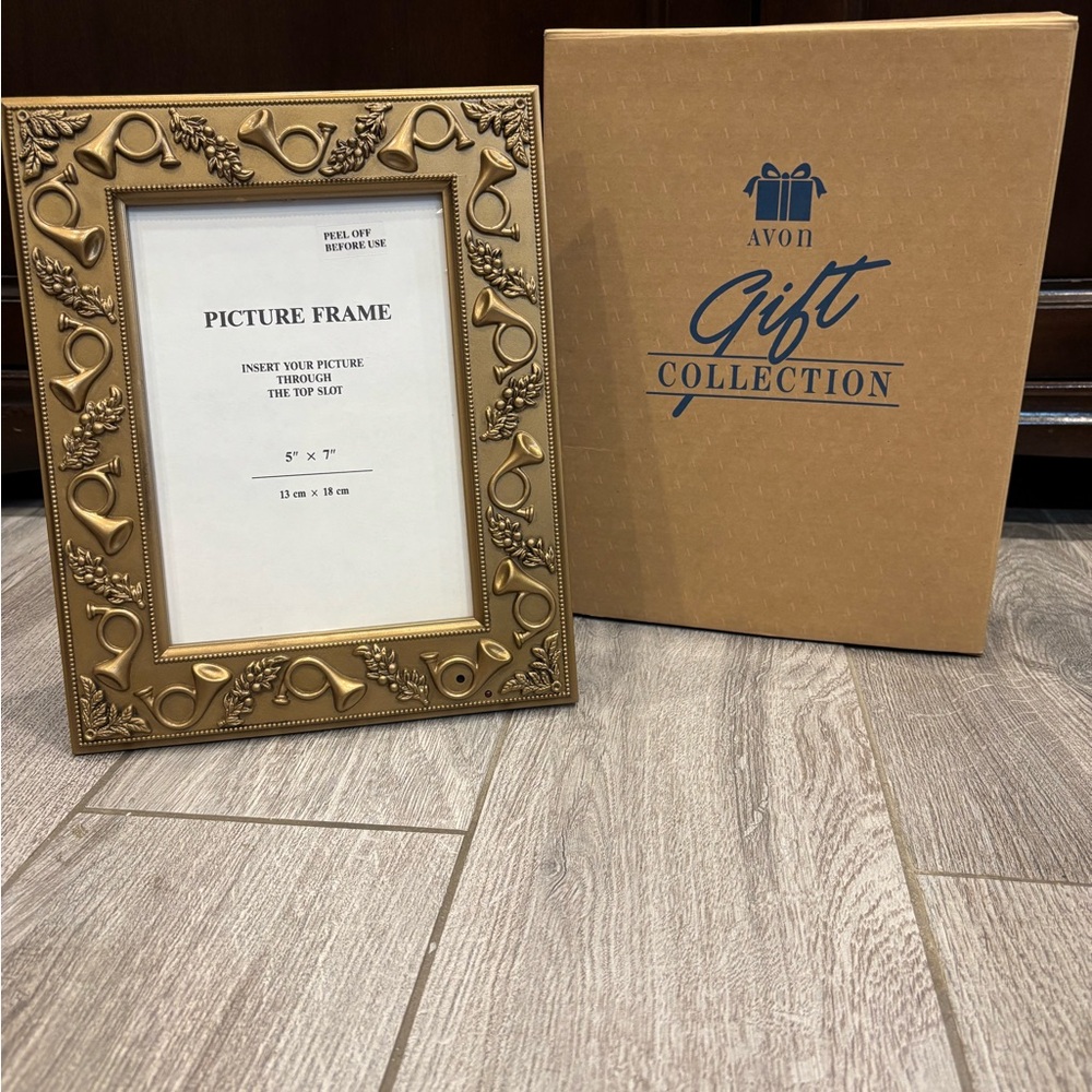 NIB Avon Gold Holiday Message To You  5x 7 Frame